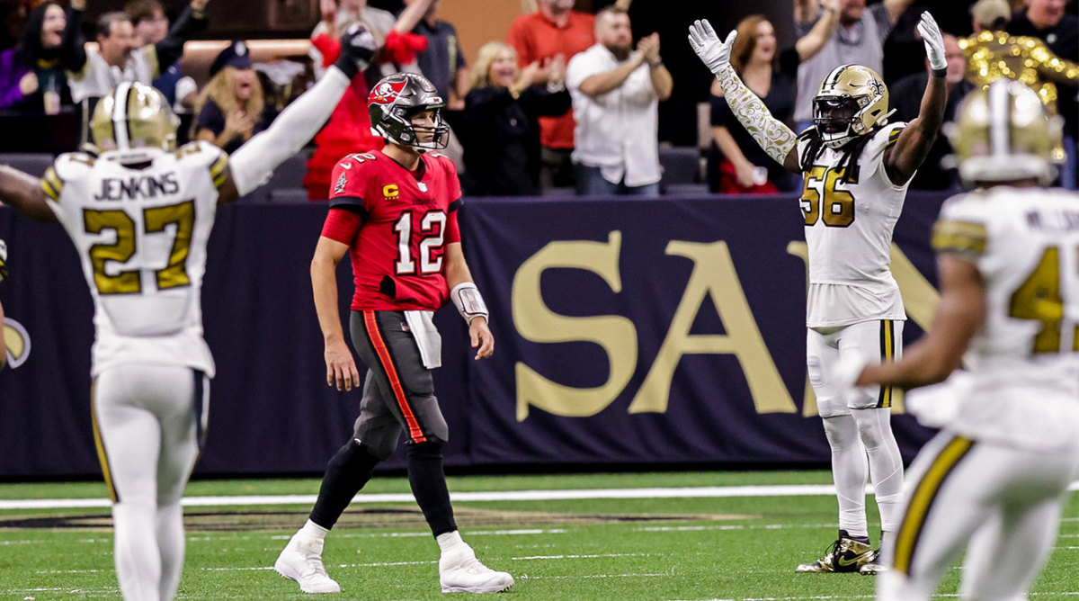 tom-brady-interception-buccaneers-saints